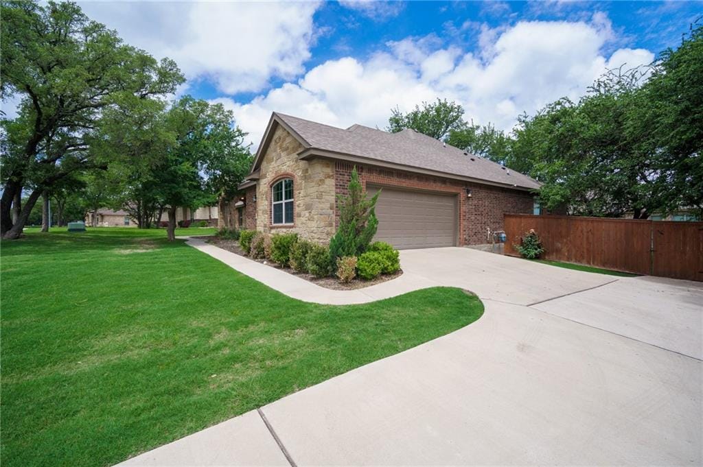 Sold 6007 Bella Charca Pkwy, Nolanville, TX 76559 4 Beds / 2 Full